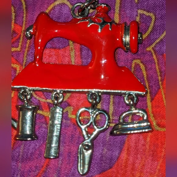 ❤️ Sewing Machine Watch Keychain - Picture 2 of 6